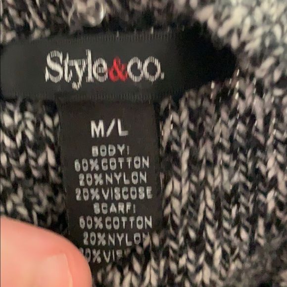 Black and white poncho sweater - Picture 3 of 3